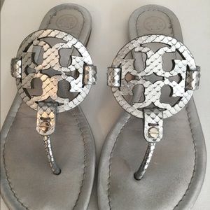 Tory Burch Miller flat logo slides